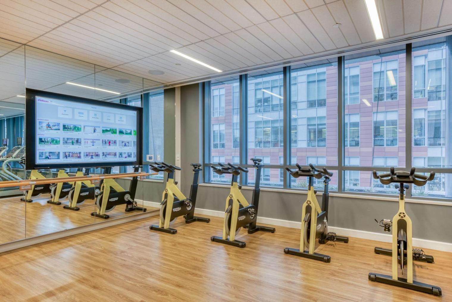 Kendall Sq W Wd Gym Concierge Nr Mit Bos-647